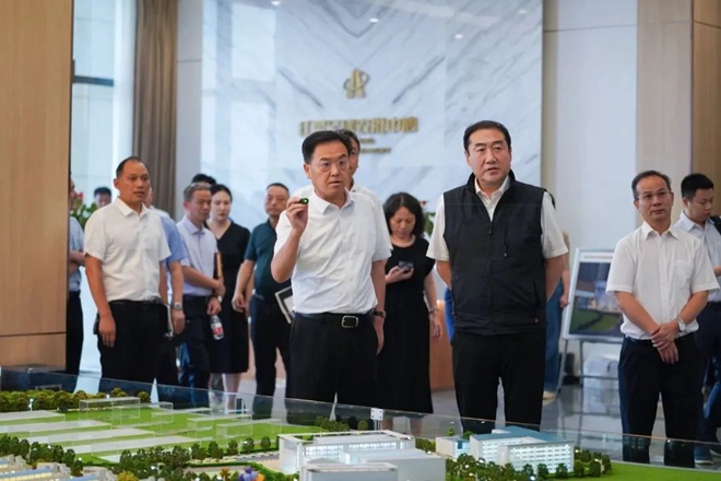 中国贸促会副会长张少刚率队考察红星1.jpg