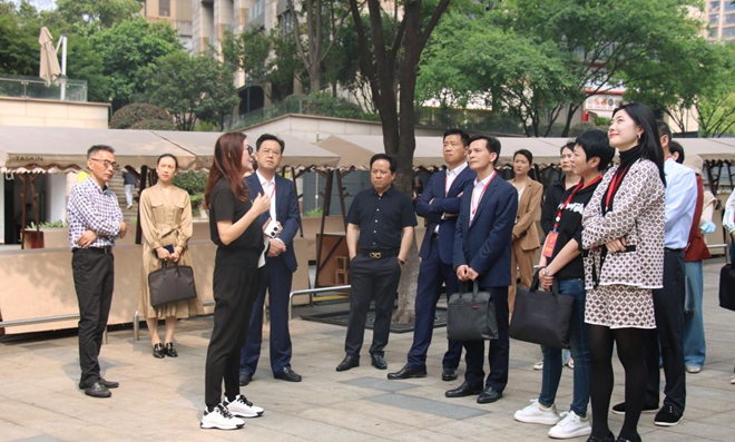 驻区市人大代表调研德思勤2.jpg
