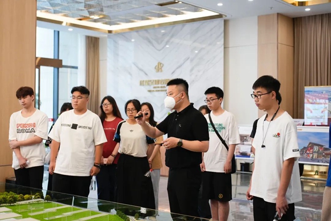 红星召开2023年高中毕业生座谈会3.jpg